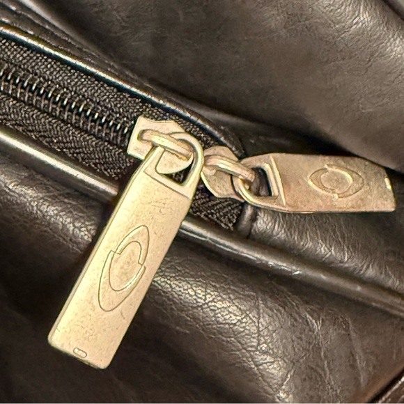 Concourse Leather Duffel Travel Bag Approximately 21x11x10 Removable Strap - Picture 5 of 16